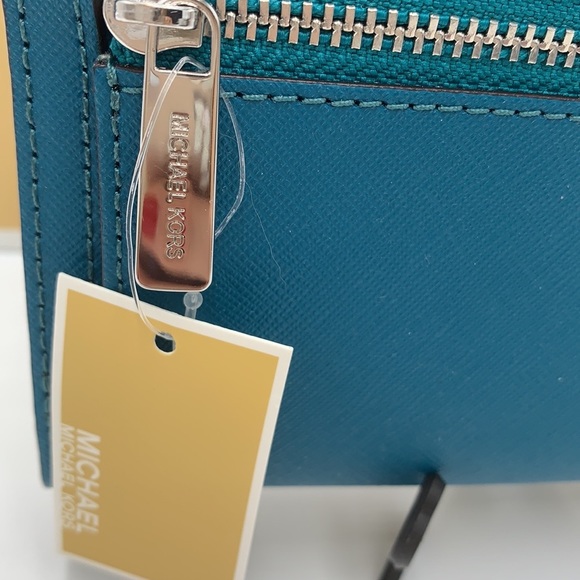 MICHAEL KORS JET SET TRAVEL LARGE TRIFOLD LAGOON COLOR - Picture 3 of 16